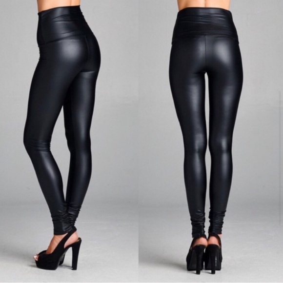 🎉Host Pick!🎉 Stylish, Chic Vegan Leather Leggings, Multiple Sizes - Picture 3 of 4